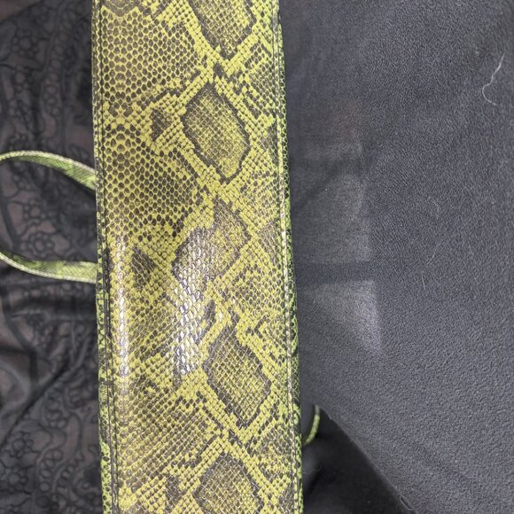 Large Women's Buxton Faux Snake Skin Tote. - Picture 3 of 6